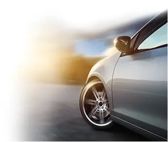 Seitliche Ansicht eines grauen Autos